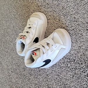 Toddler Nike Blazers sz 4